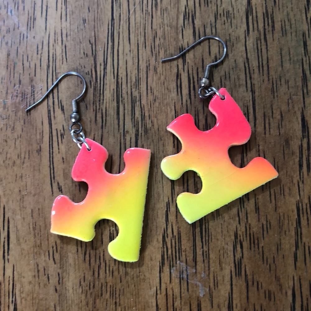 Final Sale!Gorgeous airbrush puzzle earrings